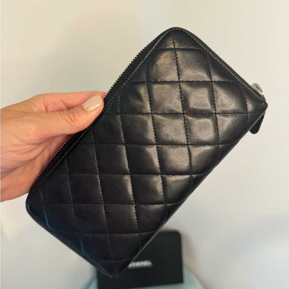 CHANEL Black Quilted Long Zippy Wallet - Picture 8 of 10